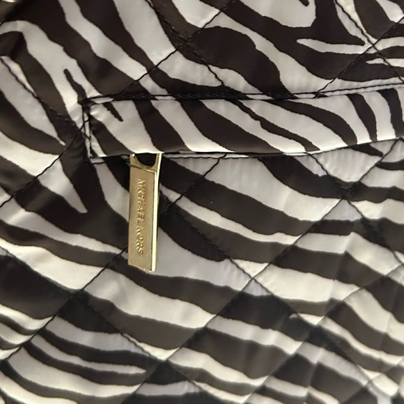 Michael Kors Zebra print puffer Vest-Women’s medium - Picture 4 of 6